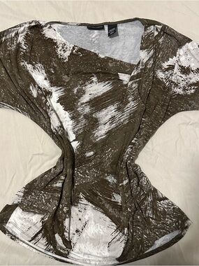 CLOSET SALE 🛍️
New York & Company Olive and White Abstract Brushstroke Top